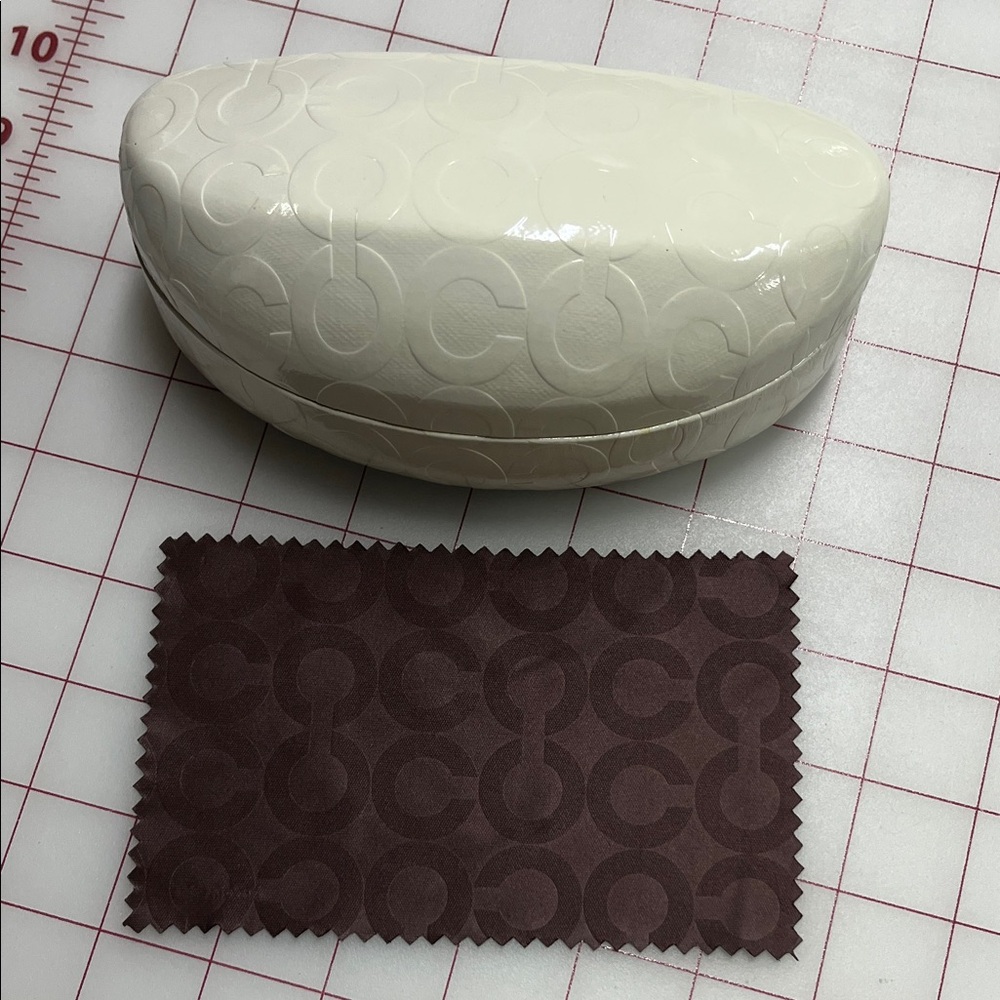 COACH Embossed "C" Branded Large Cream Clamshell Sunglass Case Microfiber Cloth